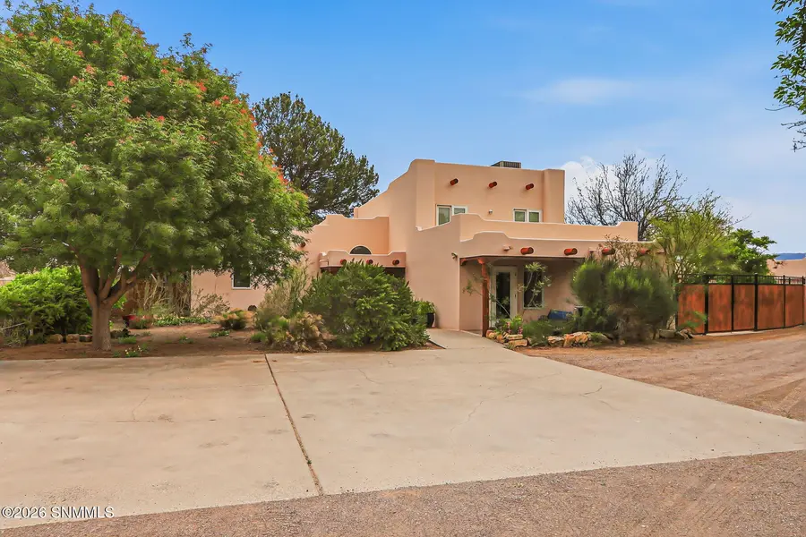 565 Carver RD, Las Cruces, NM 88005
