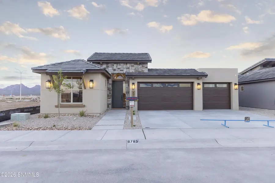 6765 Fairchild LOOP, Las Cruces, NM 88012
