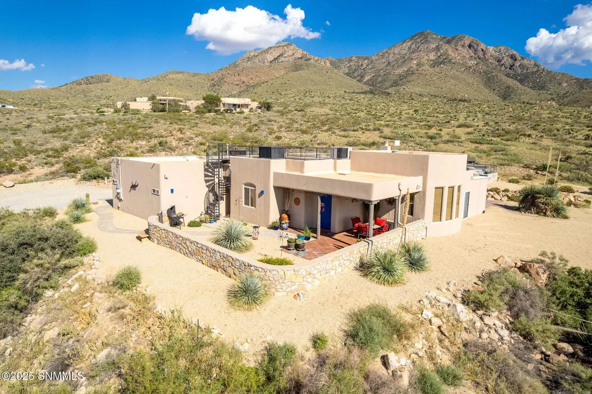 15514 Space Murals LN, Las Cruces, NM 88011