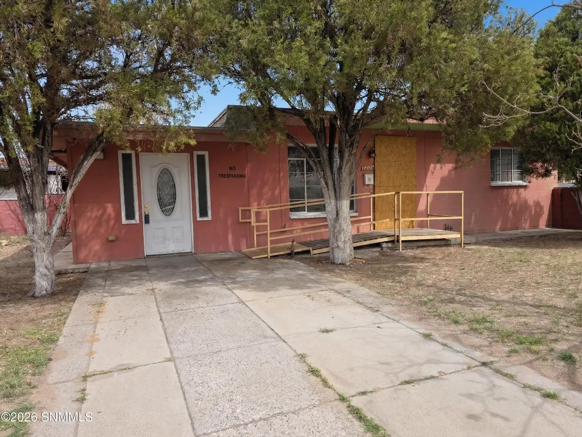 1209 S Locust ST, Las Cruces, NM 88001