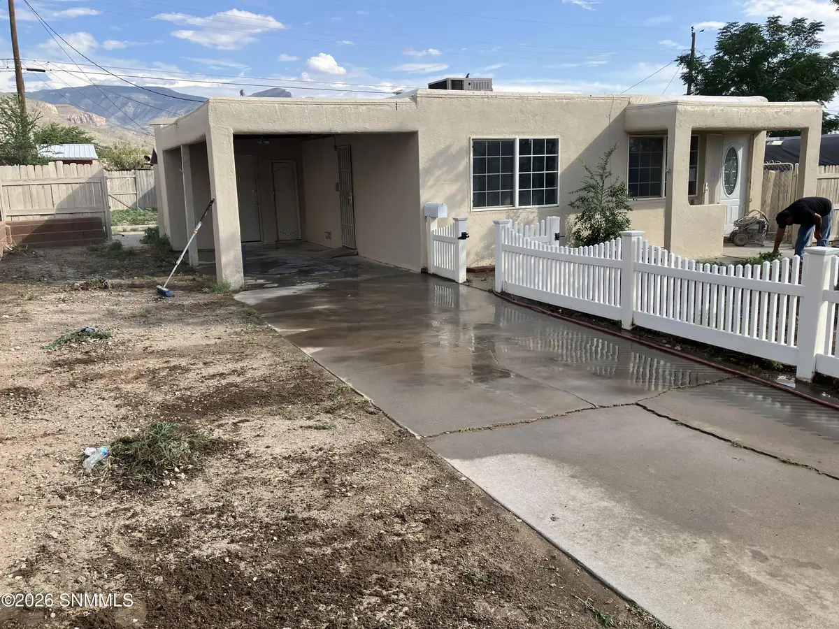 1902 Bellamah DR, Alamogordo, NM 88310