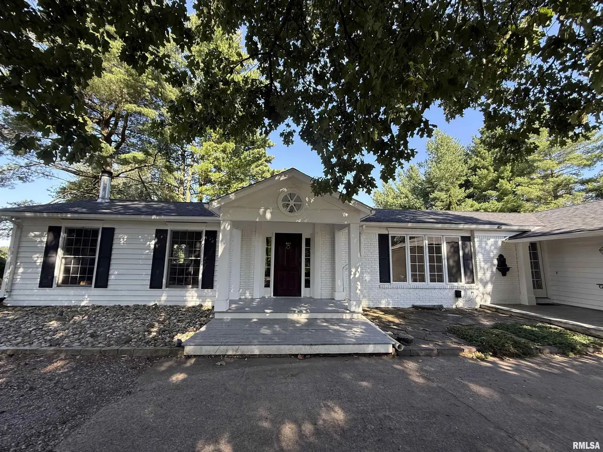 2398 COUNTRY CLUB RD, Carbondale, IL 62901
