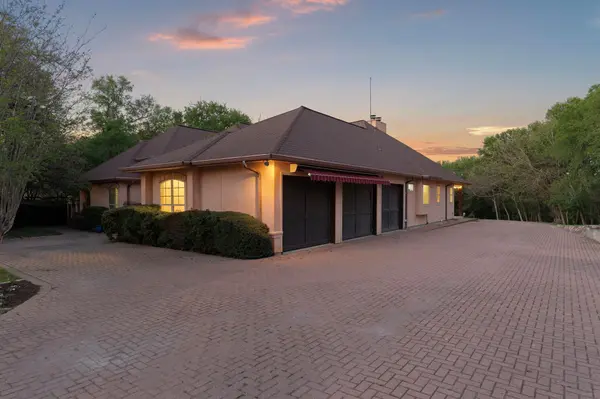 200 Red Bird LN, Kingsbury, TX 78638