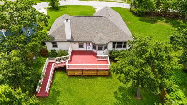 220 Ulupau CIR, Bastrop, TX 78602