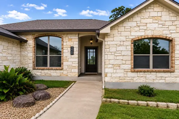 220 Ulupau CIR, Bastrop, TX 78602