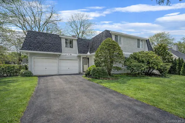 22 Meyer LN, Medford, NY 11763