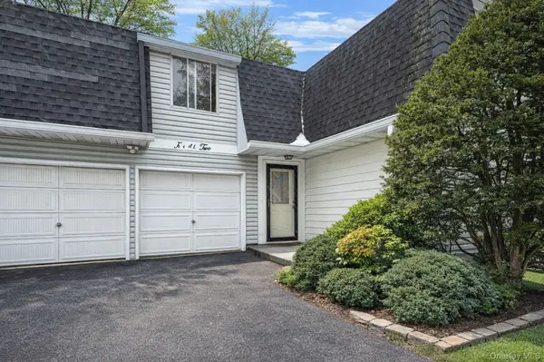 22 Meyer LN, Medford, NY 11763