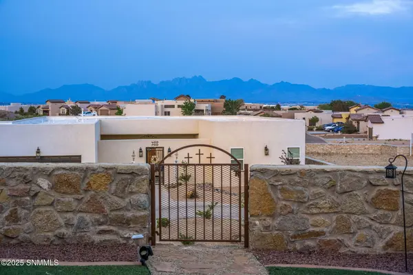 1320 Morisat PL, Las Cruces, NM 88007