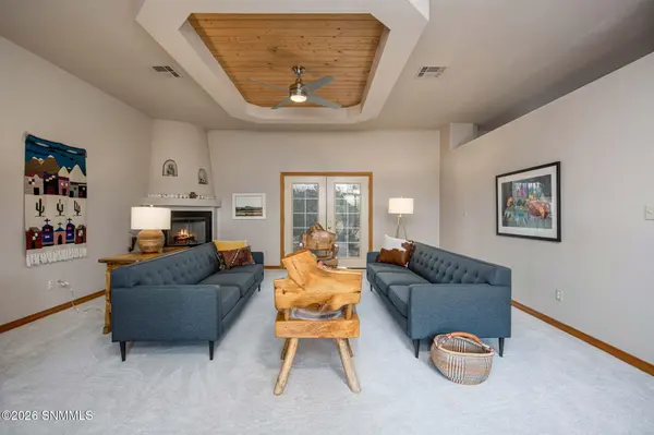 4300 Diamondback DR, Las Cruces, NM 88011