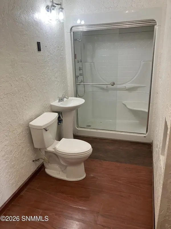 1902 Bellamah DR, Alamogordo, NM 88310