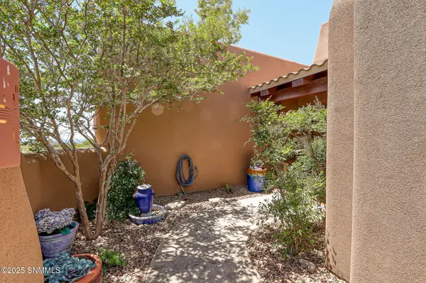 6145 Luna De Oro, Las Cruces, NM 88011