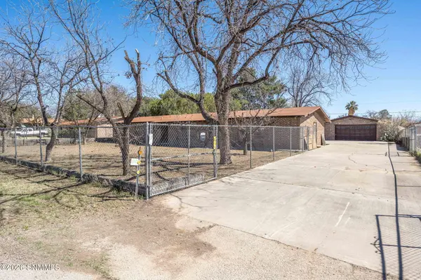 340 Clover DR, Las Cruces, NM 88001
