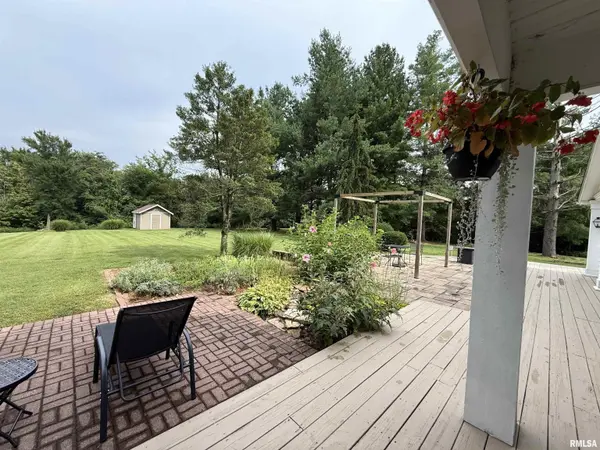 2398 COUNTRY CLUB RD, Carbondale, IL 62901