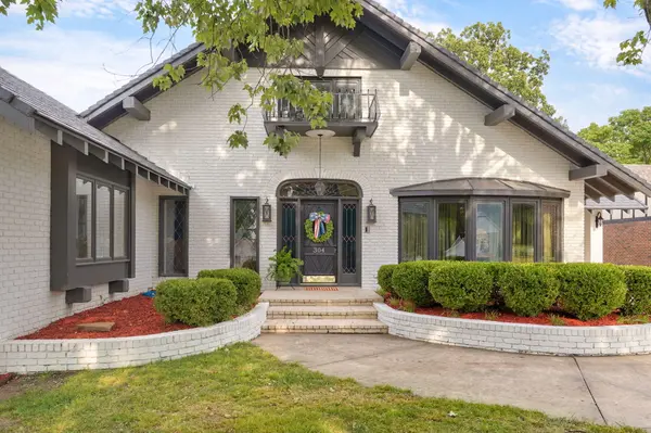 304 S Elliott AVE, Aurora, MO 65605