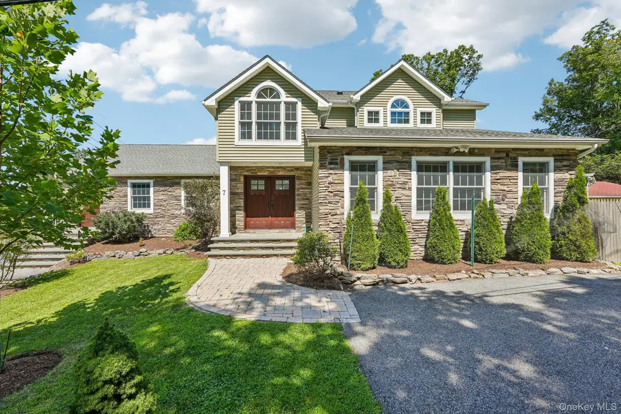 7 Ann PL, Sloatsburg, NY 10974