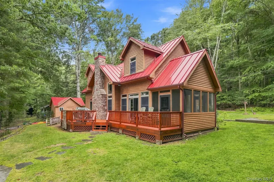 38 Devenoge DR, Highland Lake, NY 12743