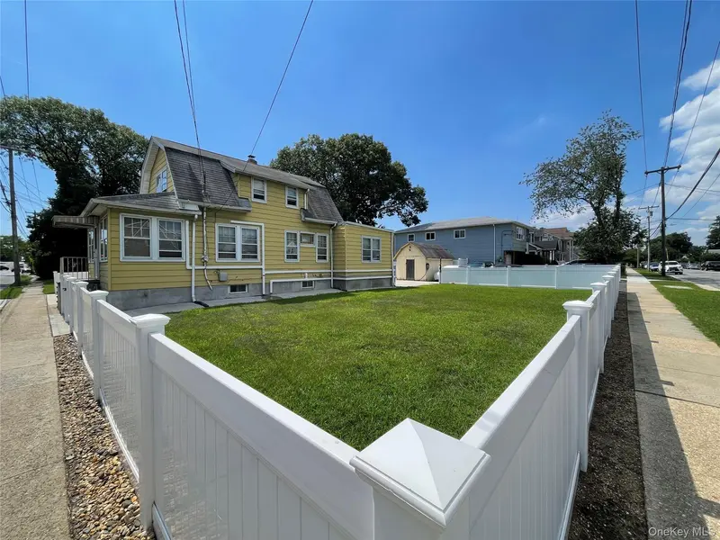 404 Baldwin RD, Hempstead, NY 11550