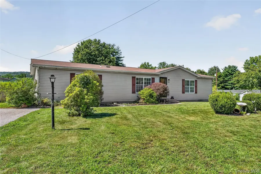 43 Palm Dr, Bloomingburg, NY 12721