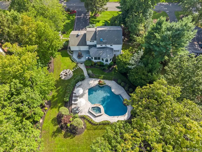 16 Marget Ann LN, Suffern, NY 10901