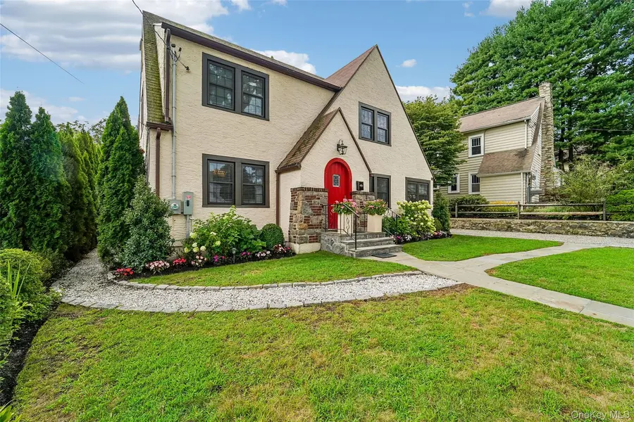 7 Parkview CT, White Plains, NY 10603