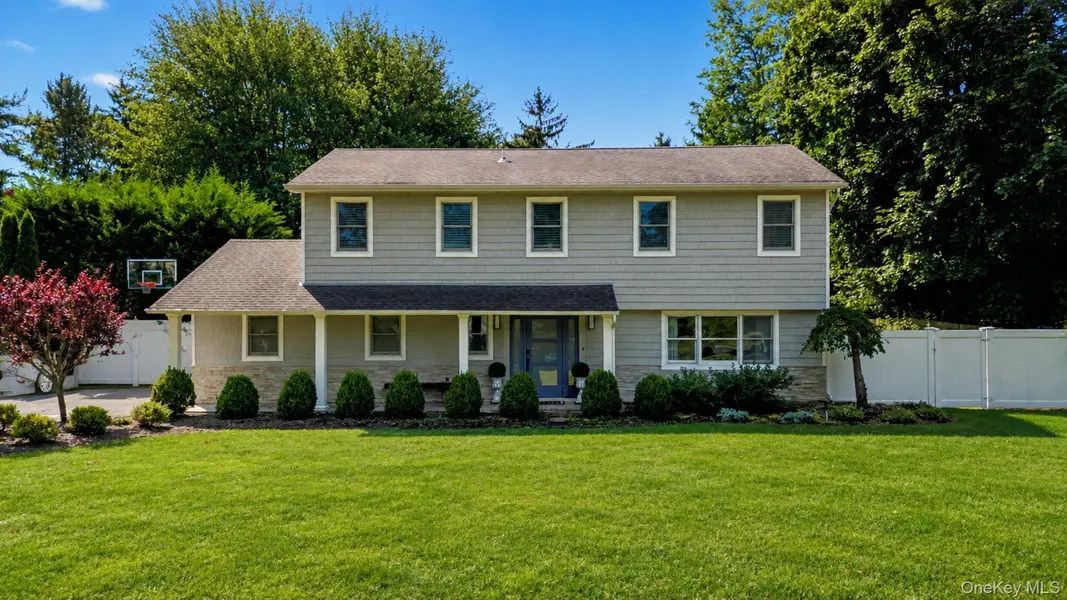 64 Cornflower LN, East Northport, NY 11731