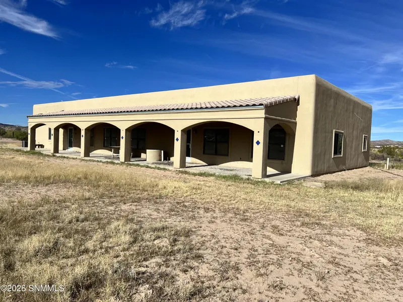 865 Tres Amigos RD, Las Cruces, NM 88007