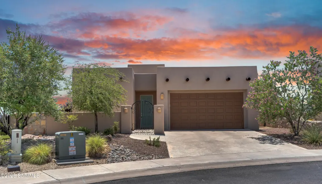8185 Willow Bloom CIR, Las Cruces, NM 88007