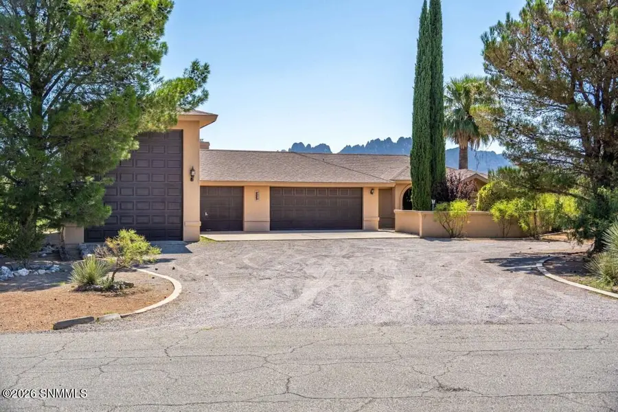 6100 San Augustin DR, Las Cruces, NM 88012