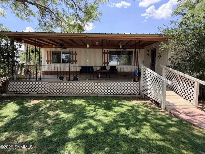 9 Queens LN, Caballo, NM 87931