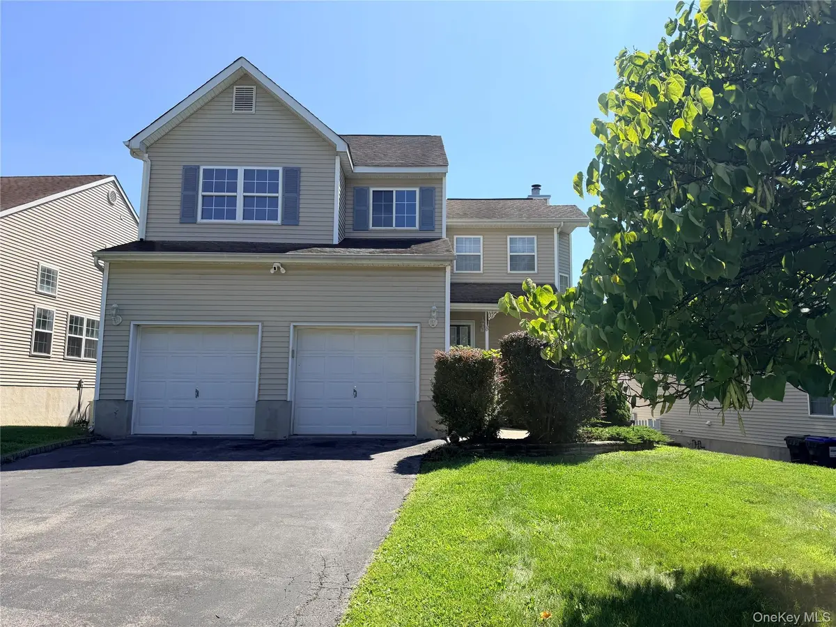 8 Jaques DR, Washingtonville, NY 10992