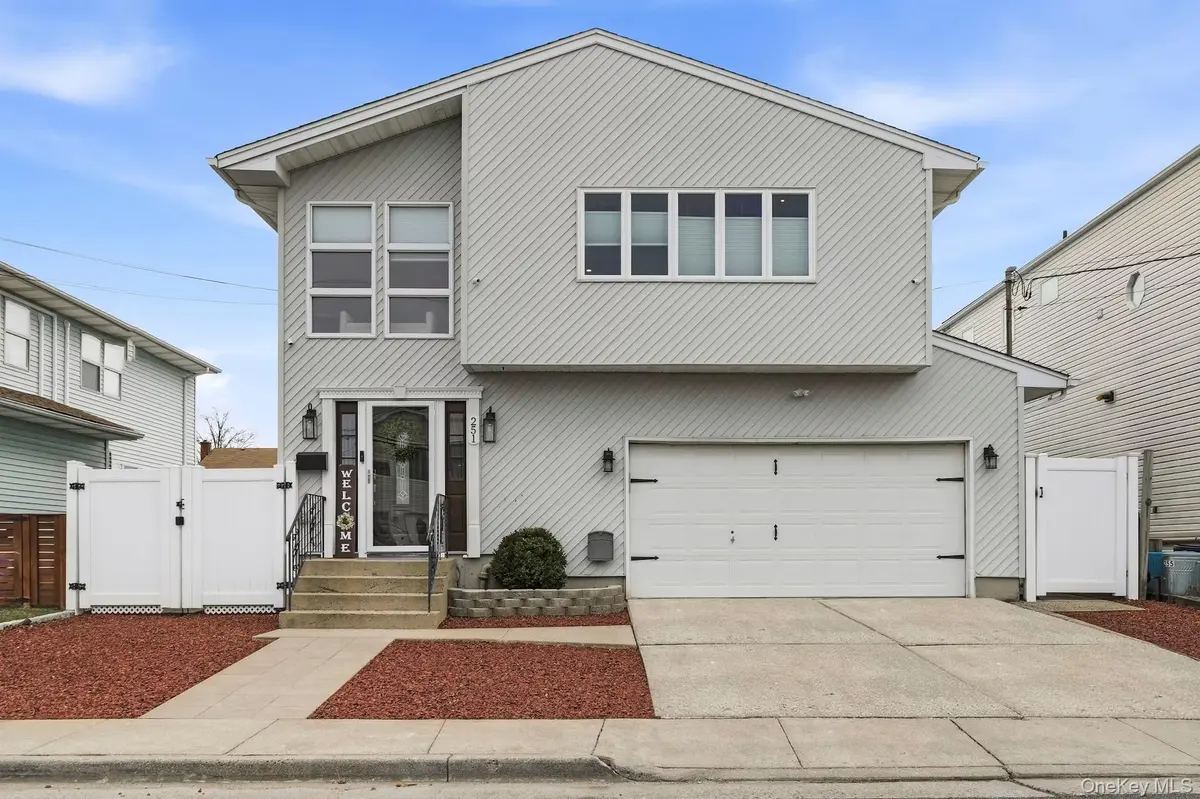 251 Arthur ST, Freeport, NY 11520