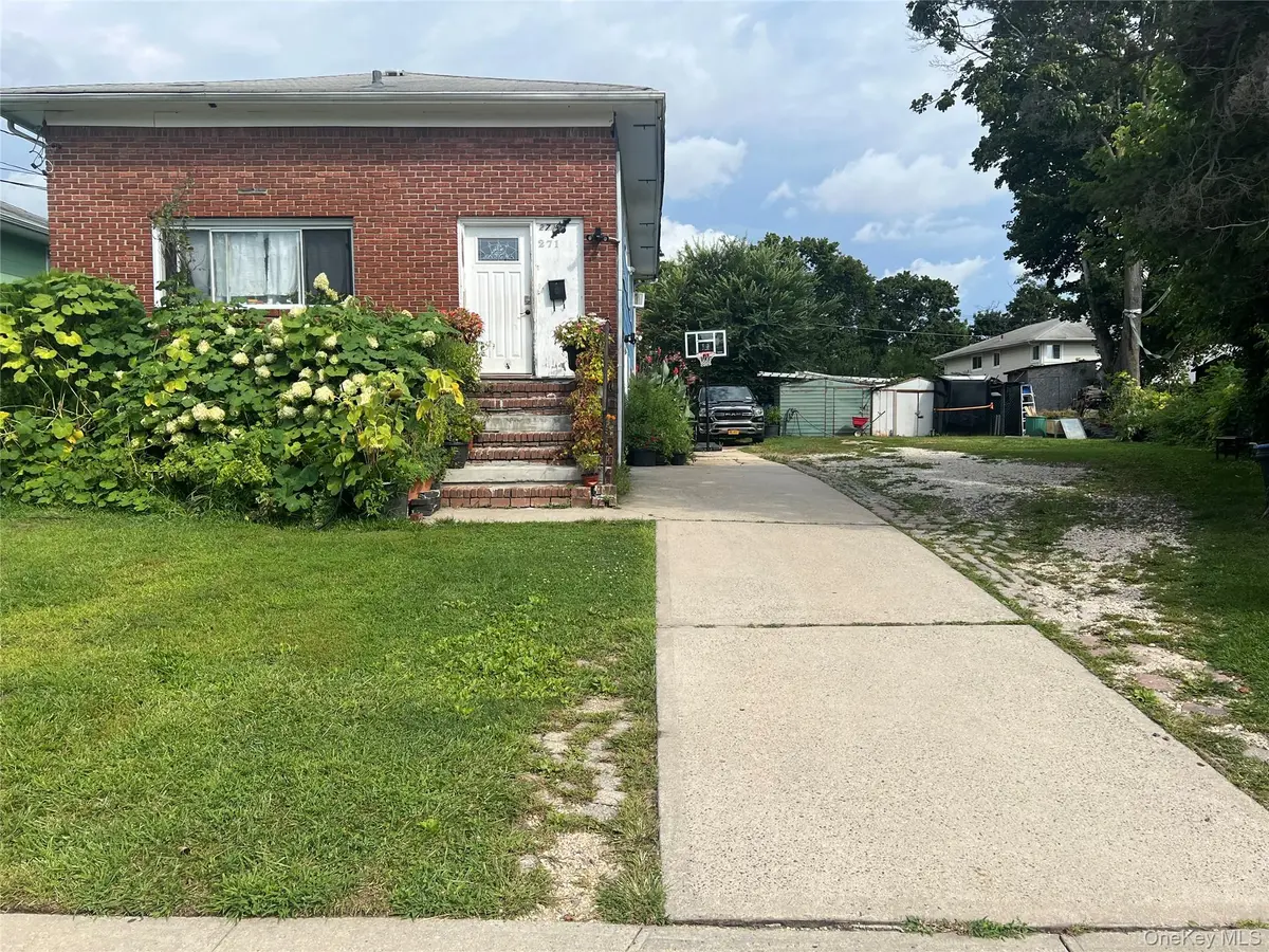 271 Stewart AVE, Hempstead, NY 11550