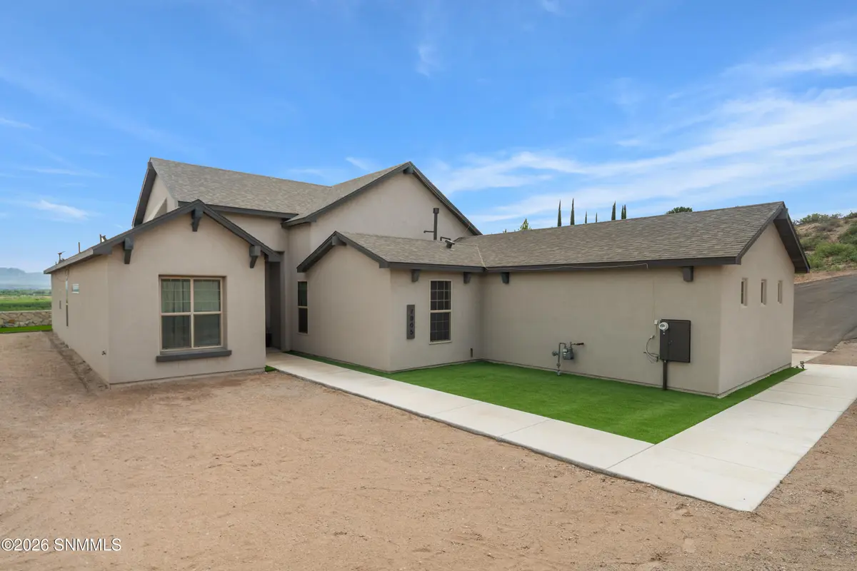 7005 Raasaf DR, Las Cruces, NM 88005