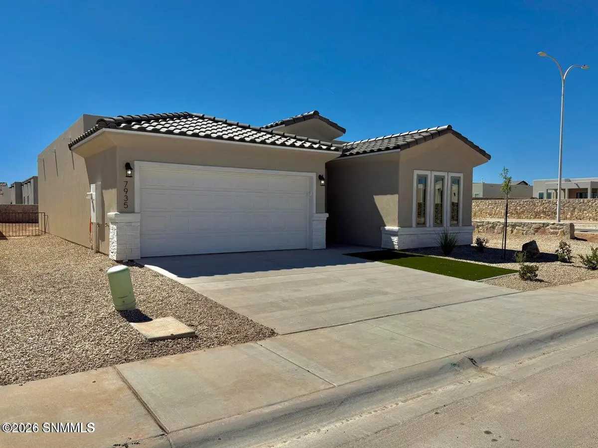 7935 San Eduardo ST, Las Cruces, NM 88012