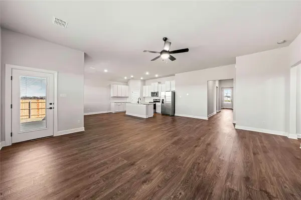 521 W Luna Blue LN, Jarrell, TX 76537
