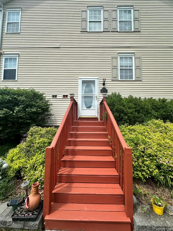 60 Peach PL, Middletown, NY 10940