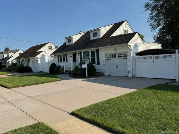 28 Central AVE, North Babylon, NY 11703