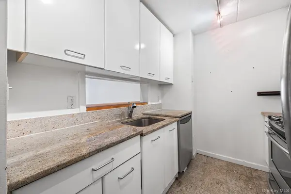 4 Martine AVE #120, White Plains, NY 10606