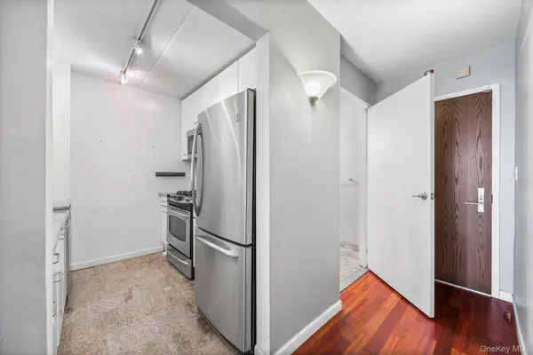 4 Martine AVE #120, White Plains, NY 10606