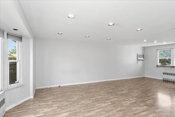 197 Stephen ST, Levittown, NY 11756