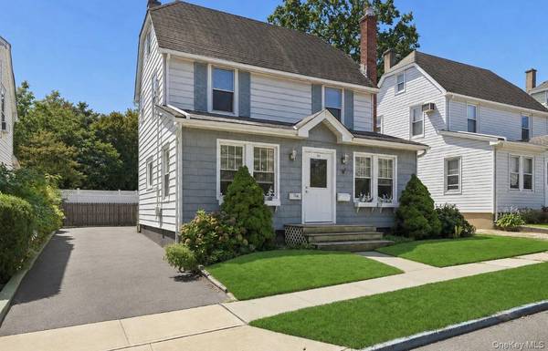 36 Hawthorne ST, Williston Park, NY 11596