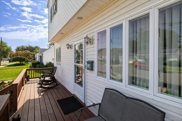 18 Dante PL, Amity Harbor, NY 11701