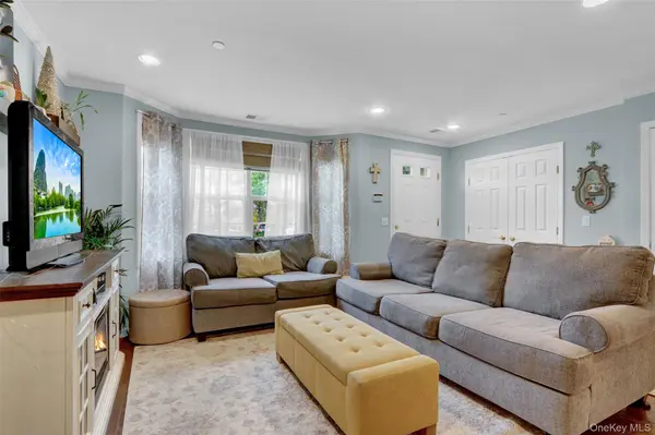219 Medea WAY, Central Islip, NY 11722