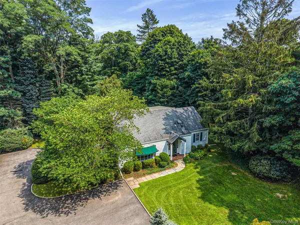 84 Bayville RD, Locust Valley, NY 11560