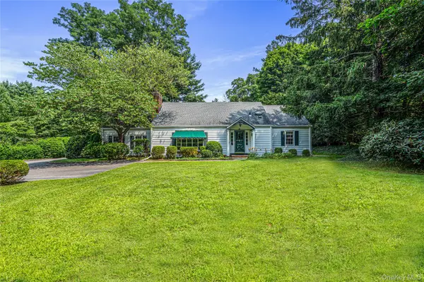 84 Bayville RD, Locust Valley, NY 11560
