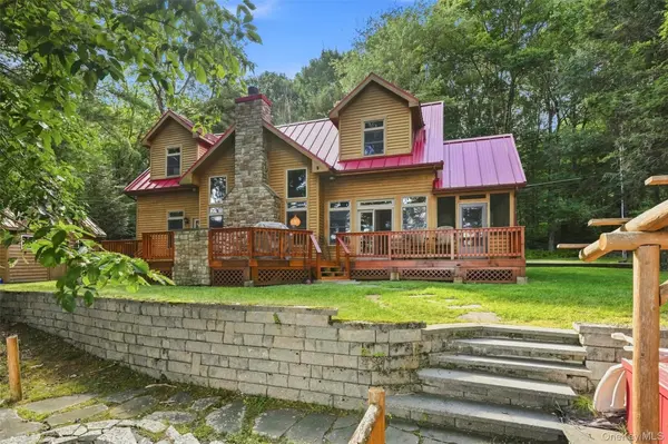 38 Devenoge DR, Highland Lake, NY 12743