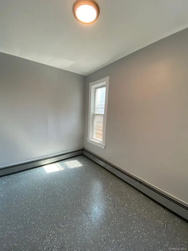 85 Overlook PL, Newburgh, NY 12550