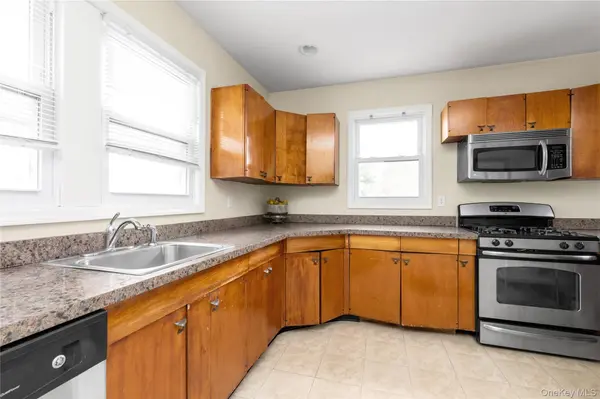 73 Liberty AVE, Mineola, NY 11501
