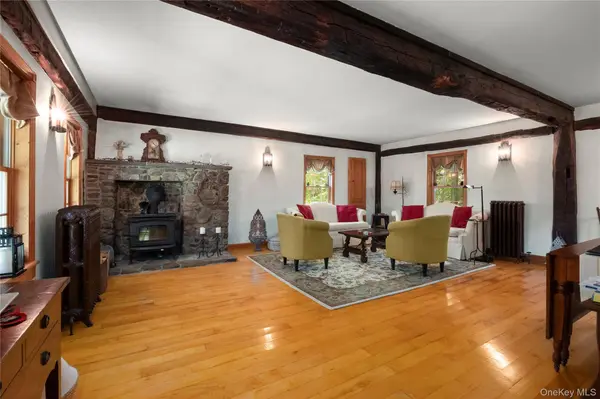 5 Link RD, Ghent, NY 12075