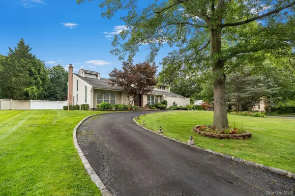70 Juniper LN, Muttontown, NY 11791